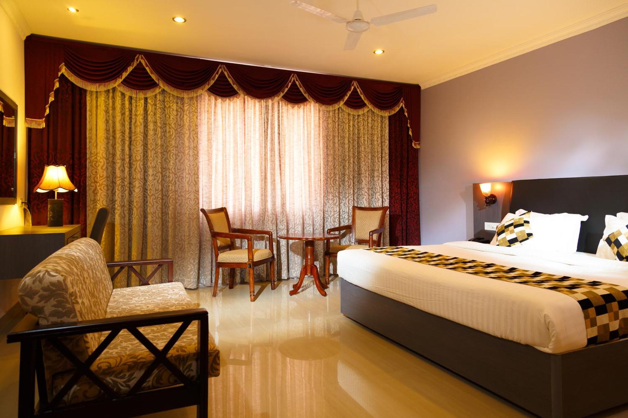Hotel Gopalapuram International Поллачи Экстерьер фото