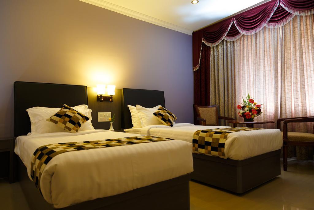 Hotel Gopalapuram International Поллачи Экстерьер фото