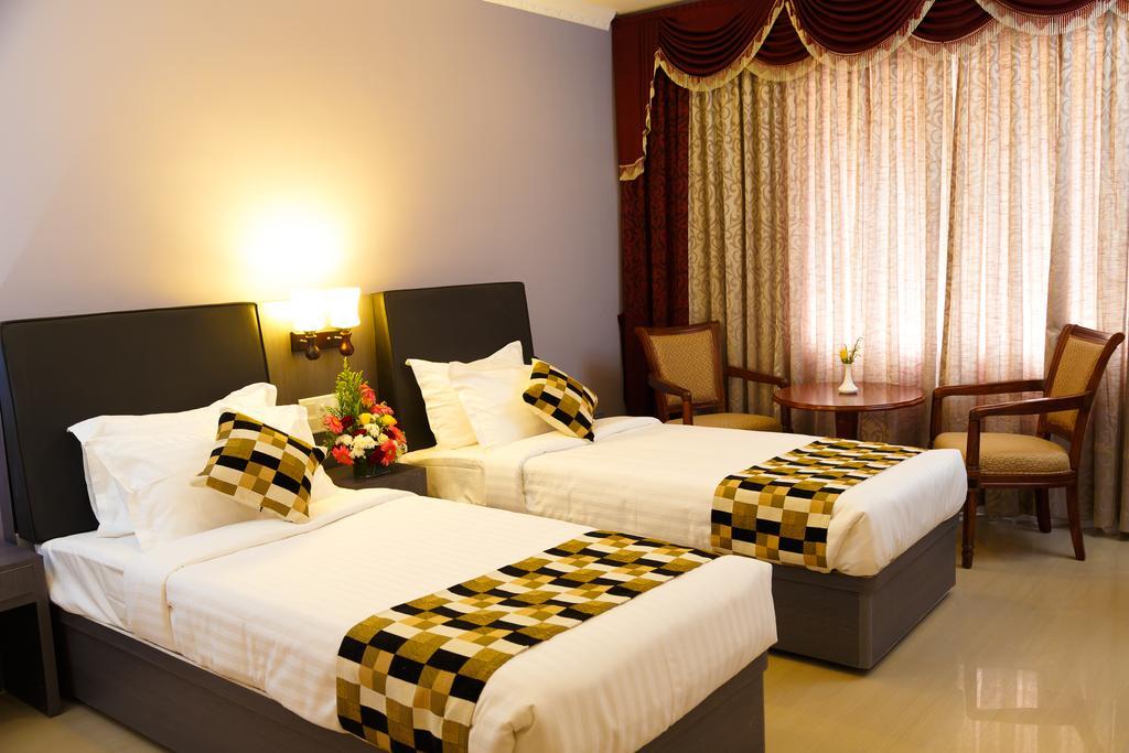 Hotel Gopalapuram International Поллачи Экстерьер фото
