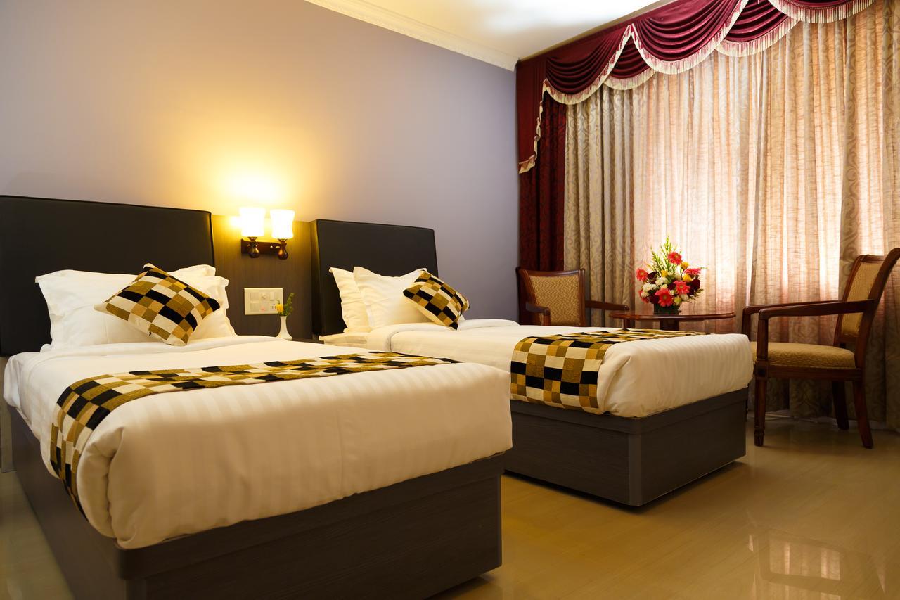 Hotel Gopalapuram International Поллачи Экстерьер фото